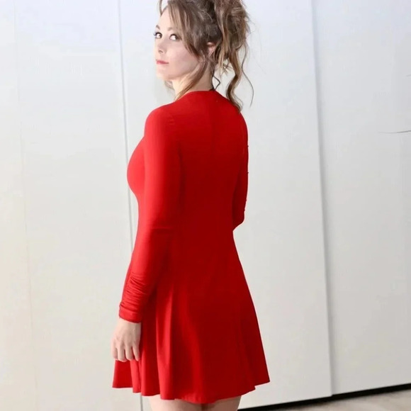 Red dress - Picture 3 of 8